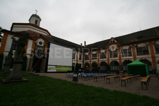 Airscreen při předvolební kampani v Cholticích