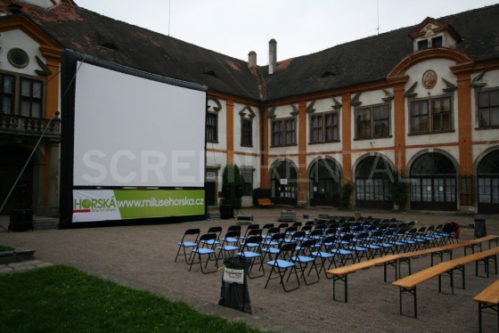 Airscreen při předvolební kampani v Cholticích